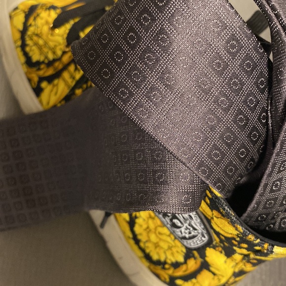 Versace tone on tone - Picture 3 of 4